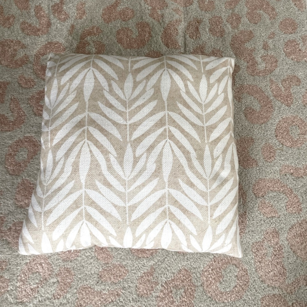 THROW PILLOW